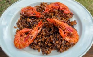 Ración de arroz seco de marisco