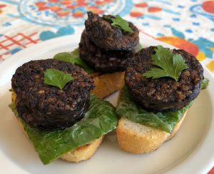 Montadito de pimiento y morcilla